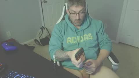 Snapshot of newevo chatting on 04/23/26, 01:35 newevo online show from 04/23/26, 01:35