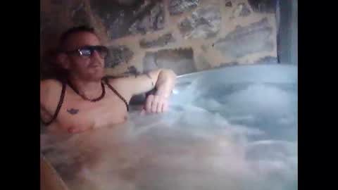 Snapshot of newfun11 chatting on 10/11/25, 06:39 newfun11 online show from 10/11/25, 06:39