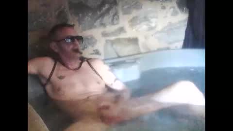 Snapshot of newfun11 chatting on 11/04/25, 05:23 newfun11 online show from 11/04/25, 05:23