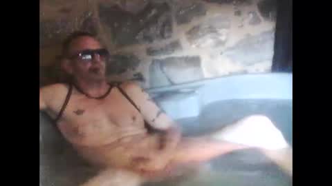 Snapshot of newfun11 chatting on 11/16/25, 03:50 newfun11 online show from 11/16/25, 03:50