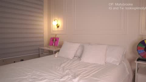 Snapshot of newmollybrooke chatting on 01/23/25, 02:02  all my links Here online show from 01/23/25, 02:02