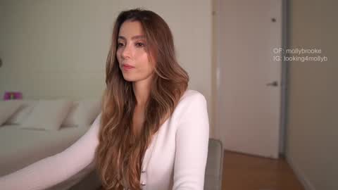 Snapshot of newmollybrooke chatting on 09/25/25, 06:55  all my links Here online show from 09/25/25, 06:55