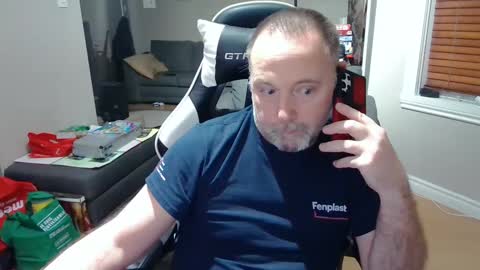 Snapshot of newvvorld chatting on 02/05/25, 10:33 NewWorld online show from 02/05/25, 10:33