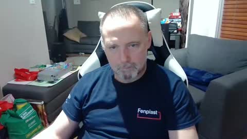 Snapshot of newvvorld chatting on 02/06/25, 10:21 NewWorld online show from 02/06/25, 10:21