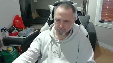 Snapshot of newvvorld chatting on 02/16/25, 06:10 NewWorld online show from 02/16/25, 06:10