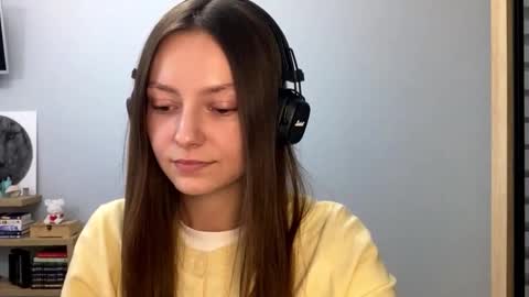 Snapshot of next_fantasy_bb chatting on 10/25/25, 02:24 Agne online show from 10/25/25, 02:24