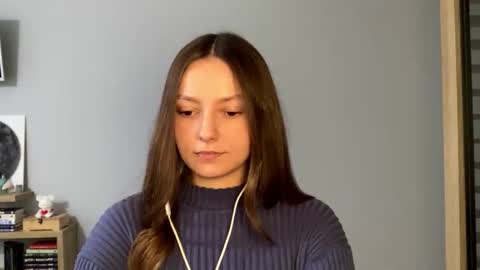 Snapshot of next_fantasy_bb chatting on 10/26/25, 02:23 Agne online show from 10/26/25, 02:23