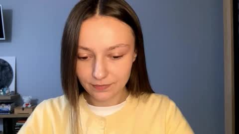 Snapshot of next_fantasy_bb chatting on 11/11/25, 02:06 Agne online show from 11/11/25, 02:06