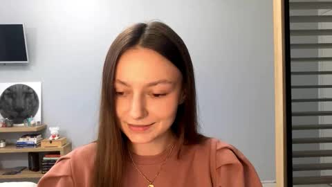 Snapshot of next_fantasy_bb chatting on 11/30/25, 01:04 Agne online show from 11/30/25, 01:04