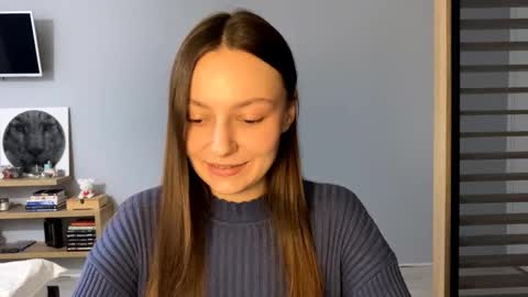 Snapshot of next_fantasy_bb chatting on 12/20/25, 01:40 Agne online show from 12/20/25, 01:40