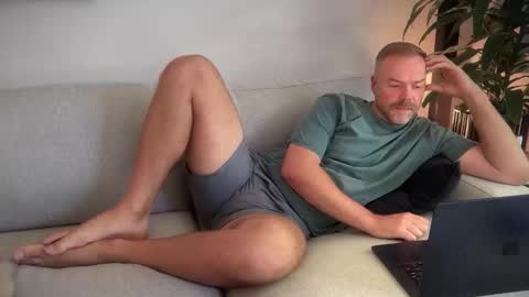 Guy online show from 02/08/25, 04:25