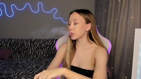 Mina online show from 12/21/24, 10:50