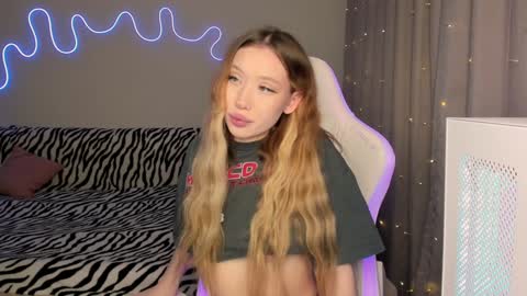 Mina online show from 01/08/25, 12:15