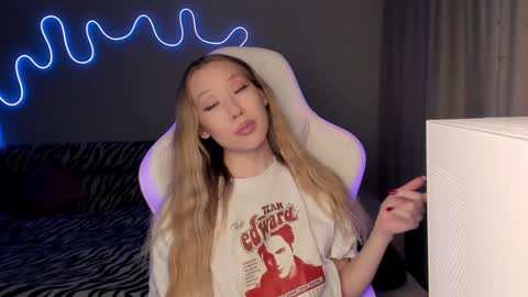 Mina online show from 02/07/25, 02:37