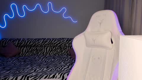 Mina online show from 02/09/25, 03:34