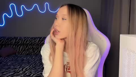 Mina online show from 03/02/25, 03:05