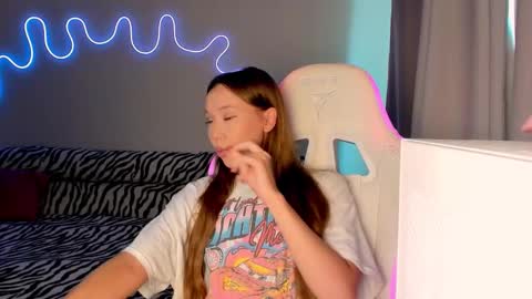 Mina online show from 09/20/25, 10:16