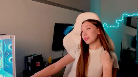 Mina online show from 02/17/26, 02:35