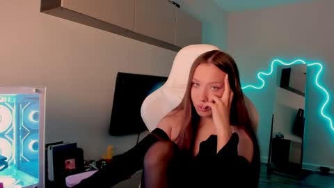 Mina online show from 04/22/26, 08:06