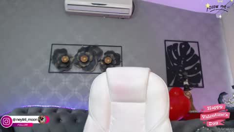 Snapshot of neytiri_moon chatting on 02/14/25, 06:08 Sandra online show from 02/14/25, 06:08