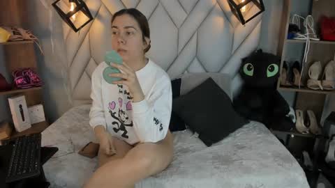 Milena online show from 03/11/25, 01:34