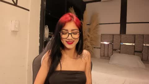nezukoo_1 online show from 06/05/26, 10:26