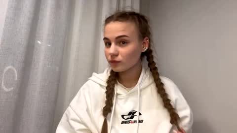 Snapshot of ngasimm chatting on 03/25/26, 07:09 EmmaWalters online show from 03/25/26, 07:09