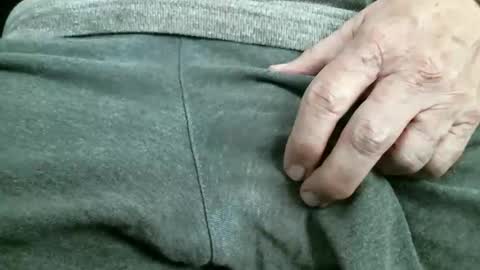 Snapshot of ngurth chatting on 11/23/25, 07:35 ngurth online show from 11/23/25, 07:35