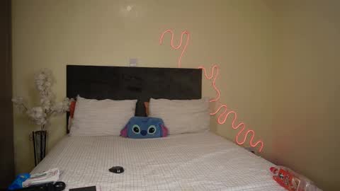 kikiNiaAria online show from 12/23/24, 11:47