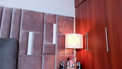 Nia online show from 04/06/26, 01:34