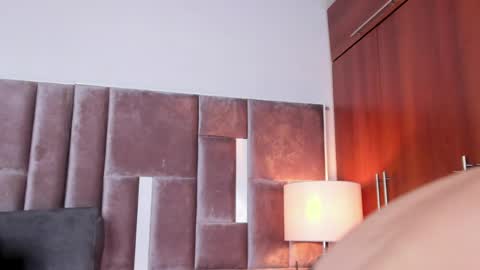 Nia online show from 04/22/26, 01:56