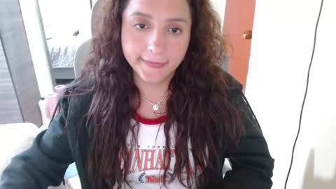 Snapshot of nia_cop chatting on 07/22/26, 10:12 Dani online show from 07/22/26, 10:12