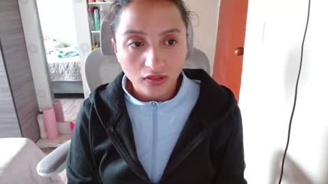Snapshot of nia_cop chatting on 07/24/26, 08:40 Dani online show from 07/24/26, 08:40