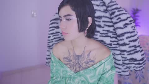 Snapshot of nia_mitsuki chatting on 12/20/24, 09:50 samanta online show from 12/20/24, 09:50