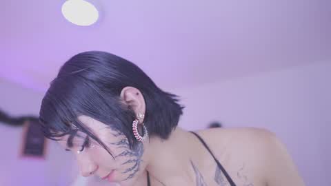 Snapshot of nia_mitsuki chatting on 12/21/24, 12:53 samanta online show from 12/21/24, 12:53