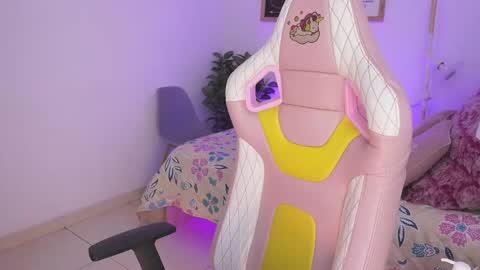 Snapshot of nia_mitsuki chatting on 03/07/25, 03:49 samanta online show from 03/07/25, 03:49