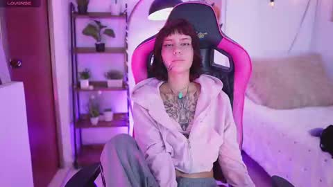 Snapshot of nia_mitsuki chatting on 03/10/25, 10:45 samanta online show from 03/10/25, 10:45