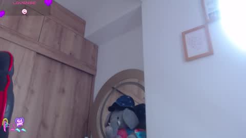 Snapshot of niaa_33 chatting on 02/20/26, 08:53 Mia online show from 02/20/26, 08:53