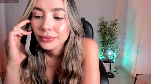 Nia  online show from 11/01/25, 09:39