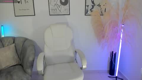 Nia online show from 11/06/25, 02:07