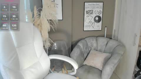 Snapshot of niaevans_x chatting on 02/09/26, 01:04 Nia online show from 02/09/26, 01:04