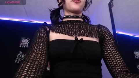 Snapshot of niakat_ chatting on 12/17/24, 04:23  niakat  online show from 12/17/24, 04:23