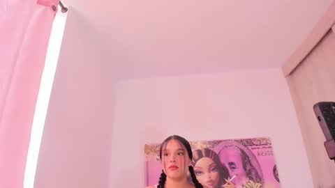  Nia  online show from 12/22/25, 03:42