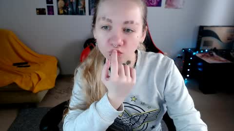 nica_kawaii online show from 04/02/26, 06:44