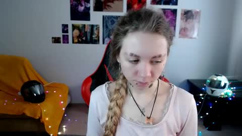 nica_kawaii online show from 04/05/26, 07:49