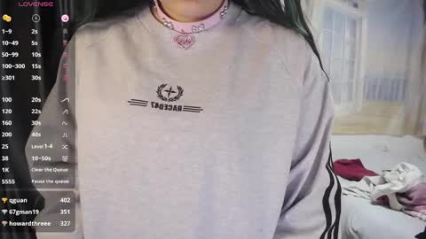 Snapshot of nice_belle chatting on 02/14/25, 04:15 Belle online show from 02/14/25, 04:15