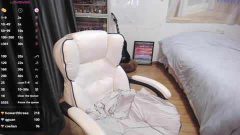 Snapshot of nice_belle chatting on 02/27/25, 02:32 Belle online show from 02/27/25, 02:32