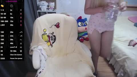 Snapshot of nice_belle chatting on 09/22/25, 11:01 Belle online show from 09/22/25, 11:01