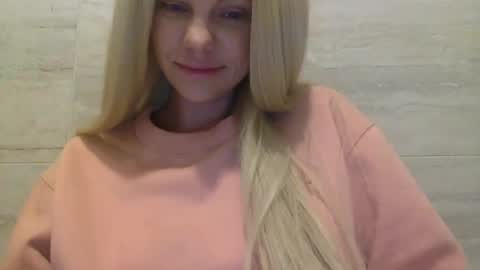 Snapshot of nicecolddrink2 chatting on 10/16/25, 10:38 Amber online show from 10/16/25, 10:38