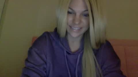 Snapshot of nicecolddrink2 chatting on 12/21/25, 12:45 Amber online show from 12/21/25, 12:45